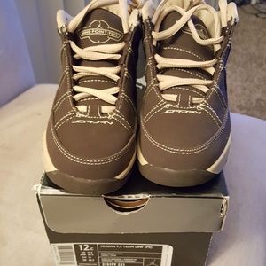 🙌🏀JORDAN'S 9.5 Team Low - Never Used (NIB)🏀🙌
